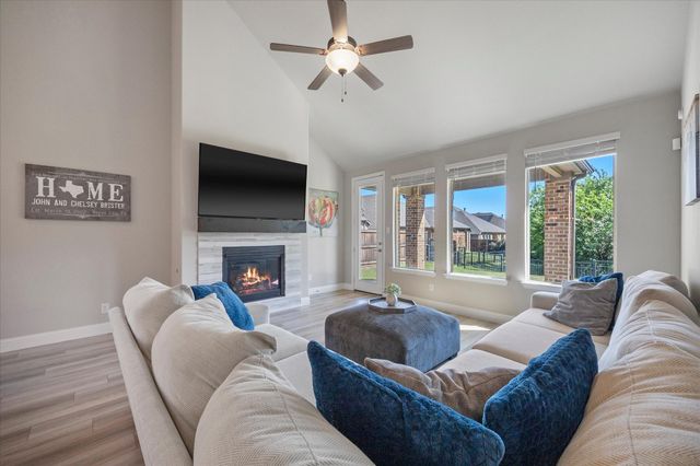 7504 Larson Lane, Rowlett, TX 75089