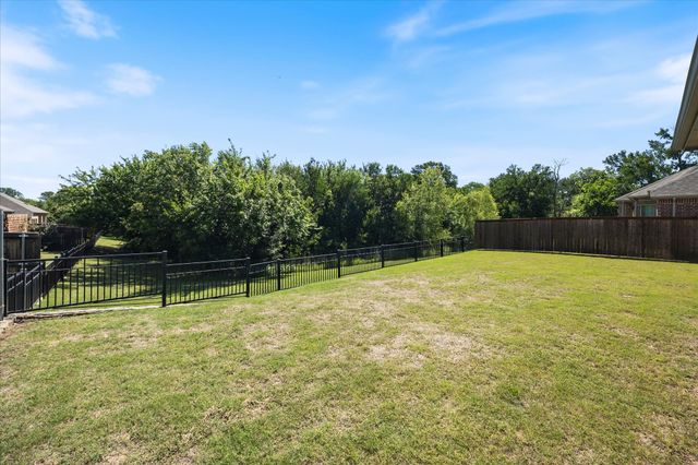 7504 Larson Lane, Rowlett, TX 75089
