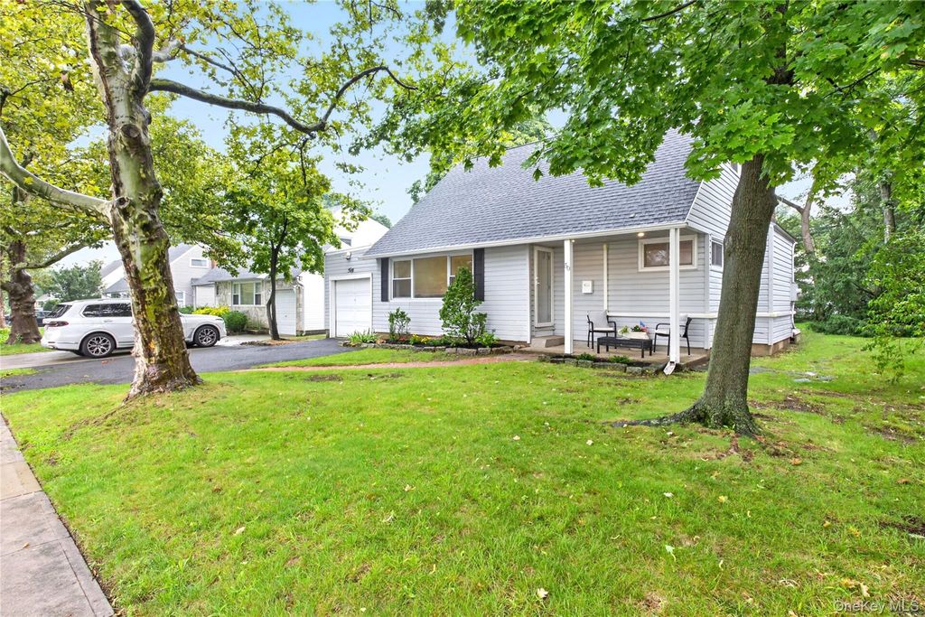 50 Commander Avenue, Garden City, NY 11530 — photo 2