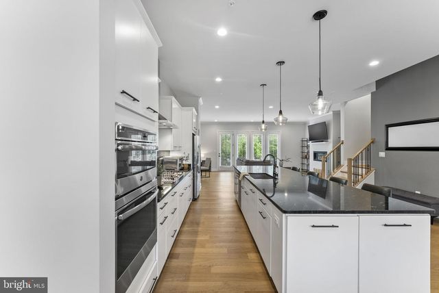 42464 MILDRED LANDING SQ, Ashburn, VA 20148