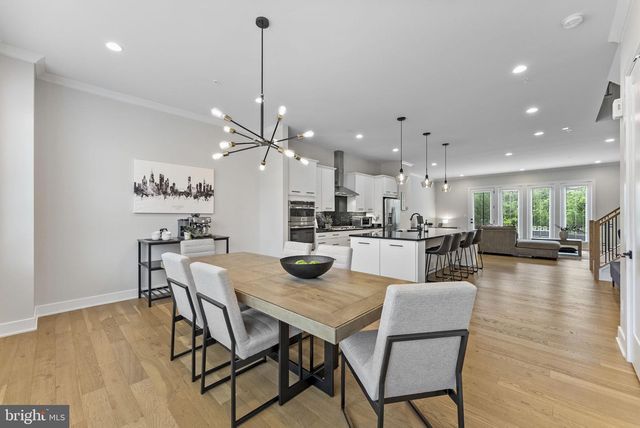 42464 MILDRED LANDING SQ, Ashburn, VA 20148