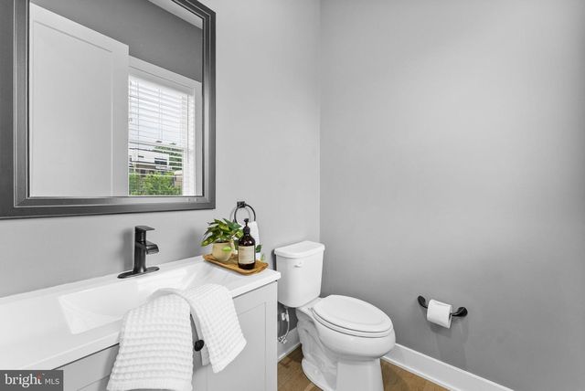 42464 MILDRED LANDING SQ, Ashburn, VA 20148