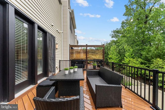 42464 MILDRED LANDING SQ, Ashburn, VA 20148