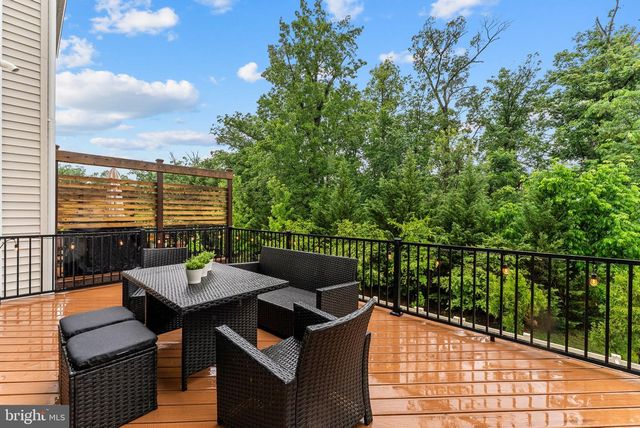 42464 MILDRED LANDING SQ, Ashburn, VA 20148
