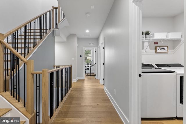 42464 MILDRED LANDING SQ, Ashburn, VA 20148