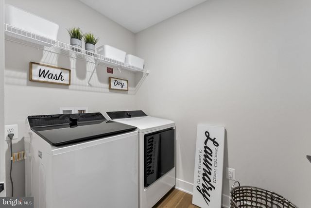 42464 MILDRED LANDING SQ, Ashburn, VA 20148