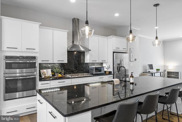 42464 MILDRED LANDING SQ, Ashburn, VA 20148