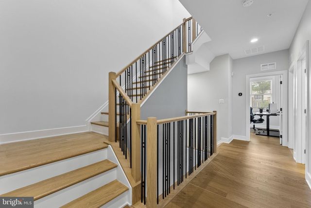 42464 MILDRED LANDING SQ, Ashburn, VA 20148