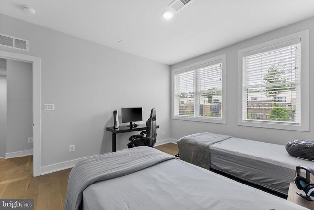 42464 MILDRED LANDING SQ, Ashburn, VA 20148