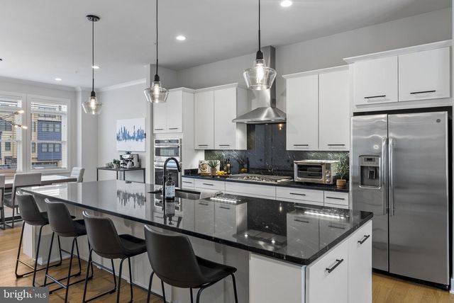 42464 MILDRED LANDING SQ, Ashburn, VA 20148