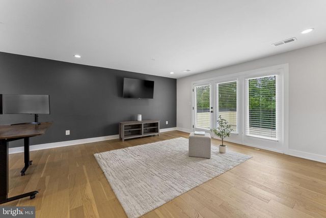 42464 MILDRED LANDING SQ, Ashburn, VA 20148