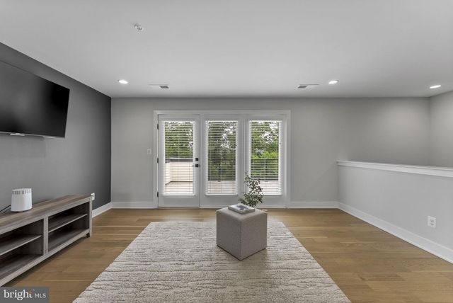 42464 MILDRED LANDING SQ, Ashburn, VA 20148