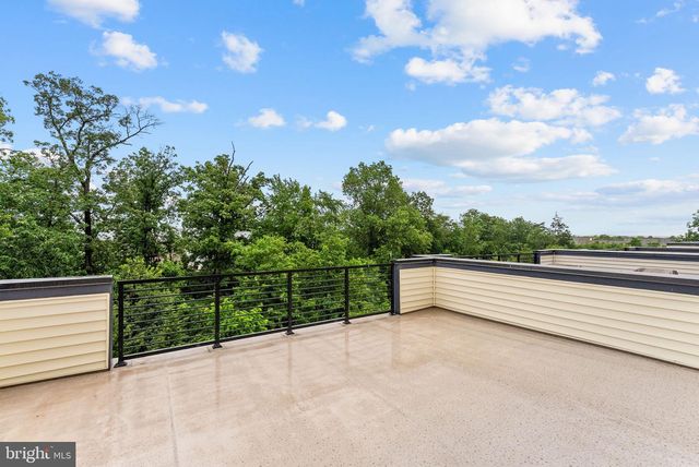 42464 MILDRED LANDING SQ, Ashburn, VA 20148