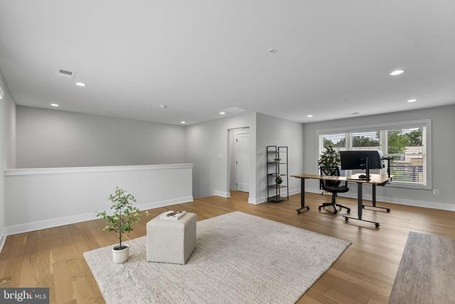 42464 MILDRED LANDING SQ, Ashburn, VA 20148