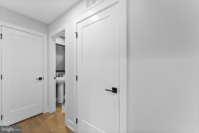 42464 MILDRED LANDING SQ, Ashburn, VA 20148