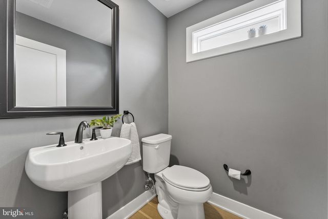 42464 MILDRED LANDING SQ, Ashburn, VA 20148