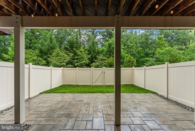 42464 MILDRED LANDING SQ, Ashburn, VA 20148