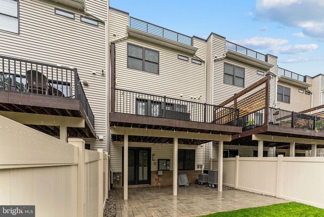 42464 MILDRED LANDING SQ, Ashburn, VA 20148