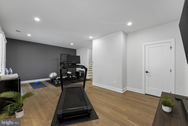42464 MILDRED LANDING SQ, Ashburn, VA 20148