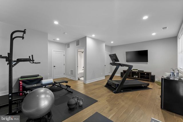 42464 MILDRED LANDING SQ, Ashburn, VA 20148