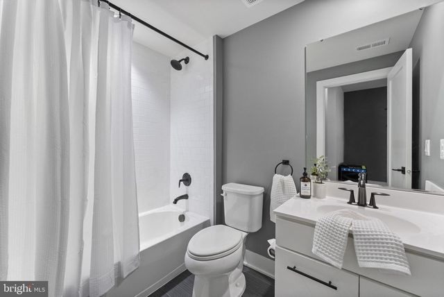 42464 MILDRED LANDING SQ, Ashburn, VA 20148
