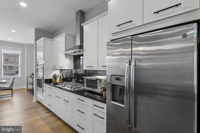 42464 MILDRED LANDING SQ, Ashburn, VA 20148