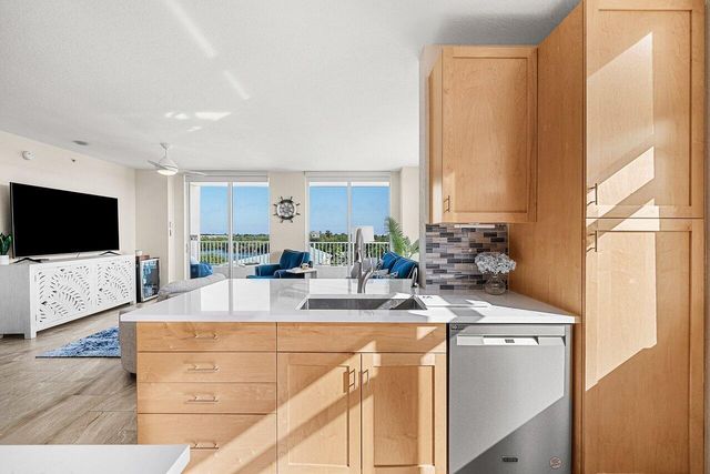 625 Casa Loma Boulevard 602, Boynton Beach, FL 33435