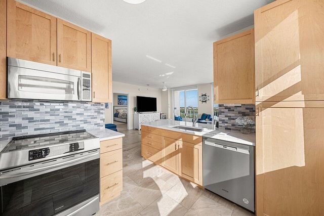 625 Casa Loma Boulevard 602, Boynton Beach, FL 33435