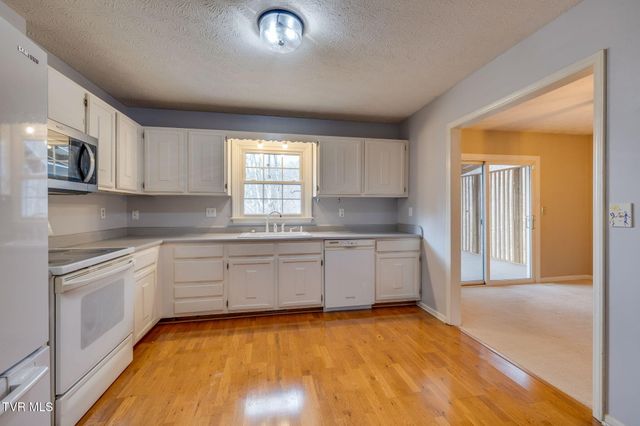 2809 Oak Cliff Court, Johnson City, TN 37601