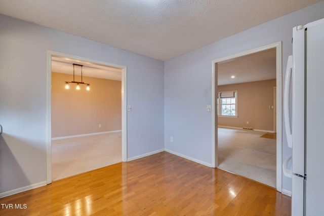 2809 Oak Cliff Court, Johnson City, TN 37601