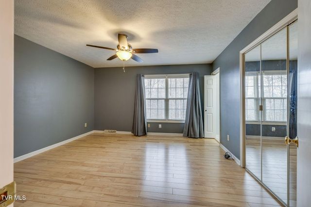 2809 Oak Cliff Court, Johnson City, TN 37601