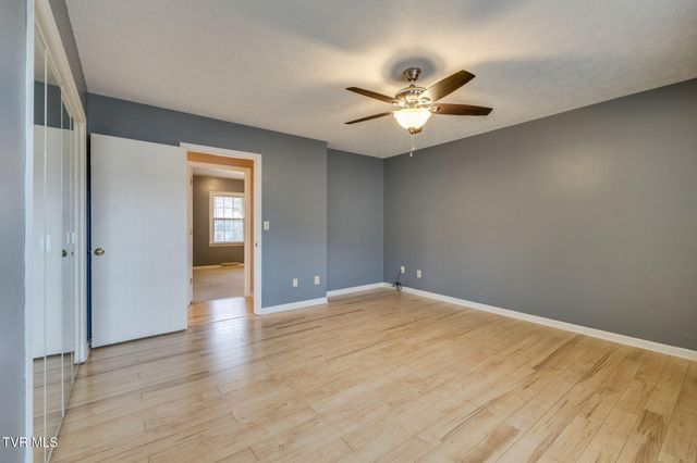 2809 Oak Cliff Court, Johnson City, TN 37601