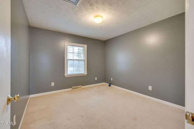 2809 Oak Cliff Court, Johnson City, TN 37601