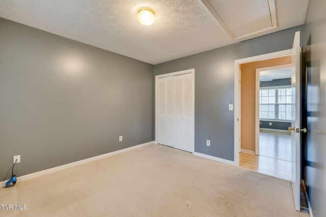 2809 Oak Cliff Court, Johnson City, TN 37601