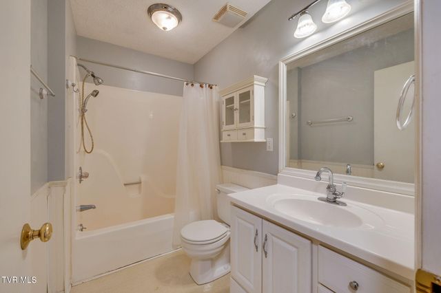 2809 Oak Cliff Court, Johnson City, TN 37601