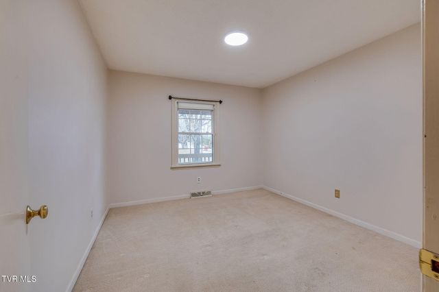 2809 Oak Cliff Court, Johnson City, TN 37601