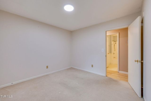 2809 Oak Cliff Court, Johnson City, TN 37601