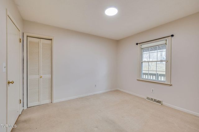 2809 Oak Cliff Court, Johnson City, TN 37601