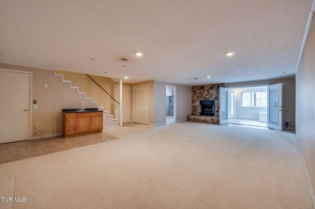 2809 Oak Cliff Court, Johnson City, TN 37601