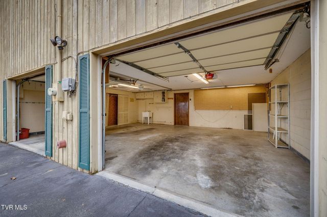 2809 Oak Cliff Court, Johnson City, TN 37601