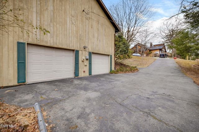 2809 Oak Cliff Court, Johnson City, TN 37601