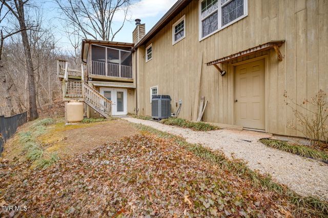 2809 Oak Cliff Court, Johnson City, TN 37601
