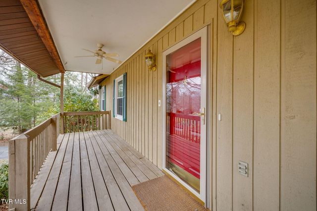 2809 Oak Cliff Court, Johnson City, TN 37601