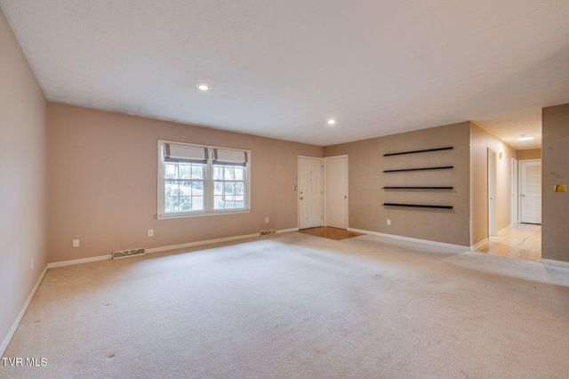 2809 Oak Cliff Court, Johnson City, TN 37601