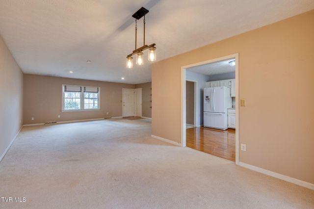 2809 Oak Cliff Court, Johnson City, TN 37601