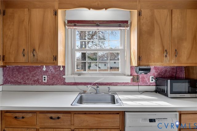 9201 Claymont Dr, Henrico, VA 23229