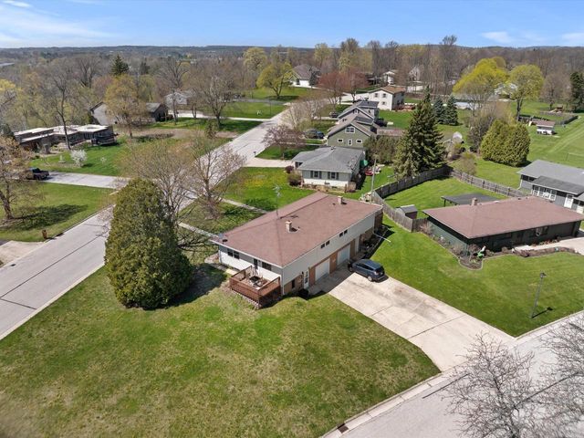 813 Riverview DRIVE, Plymouth, WI 53073