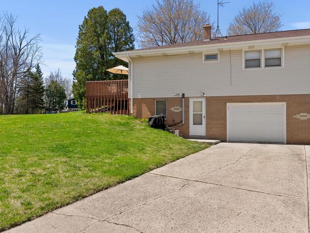 813 Riverview DRIVE, Plymouth, WI 53073