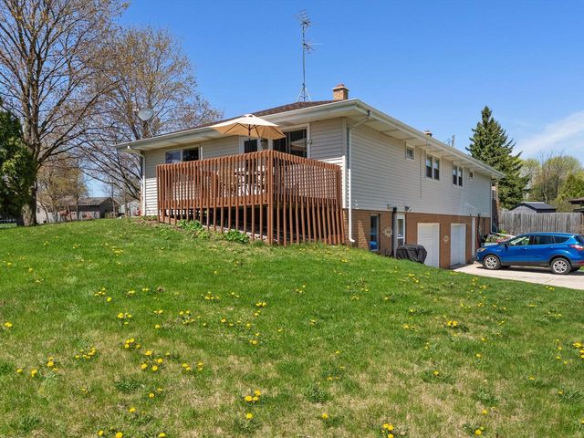 813 Riverview DRIVE, Plymouth, WI 53073