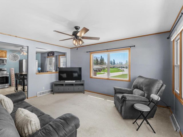 813 Riverview DRIVE, Plymouth, WI 53073